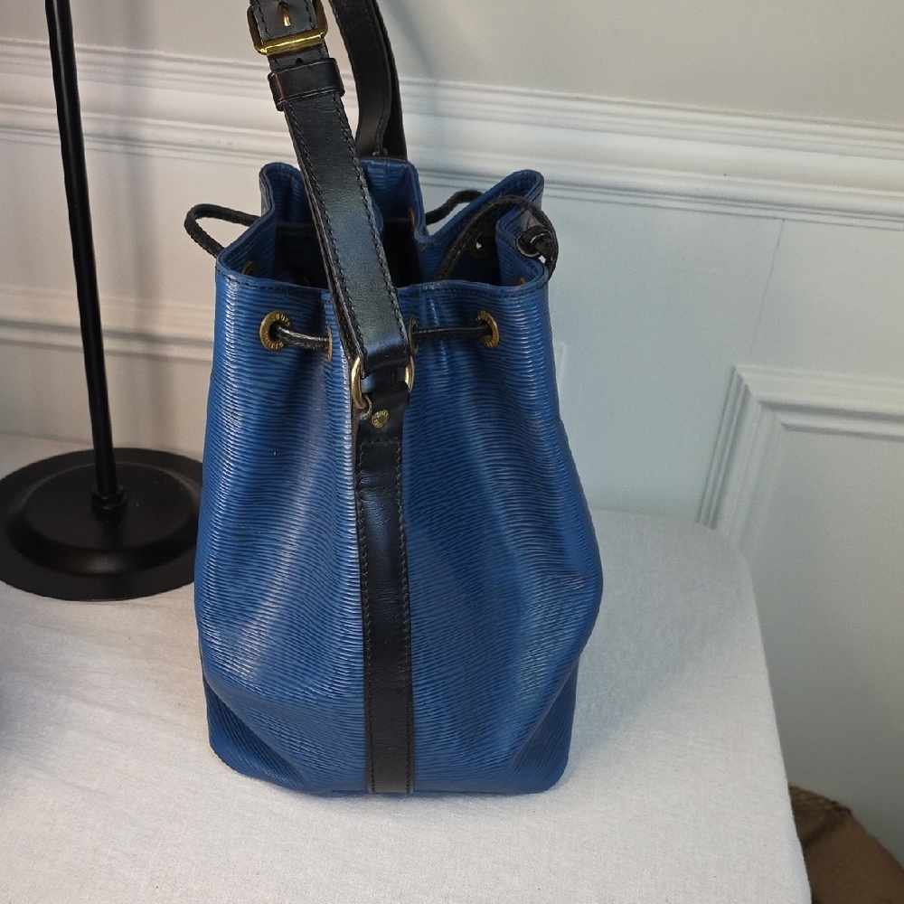 Louis Vuitton Epi Blue Bucket Bag With COA - Picture 15 of 15